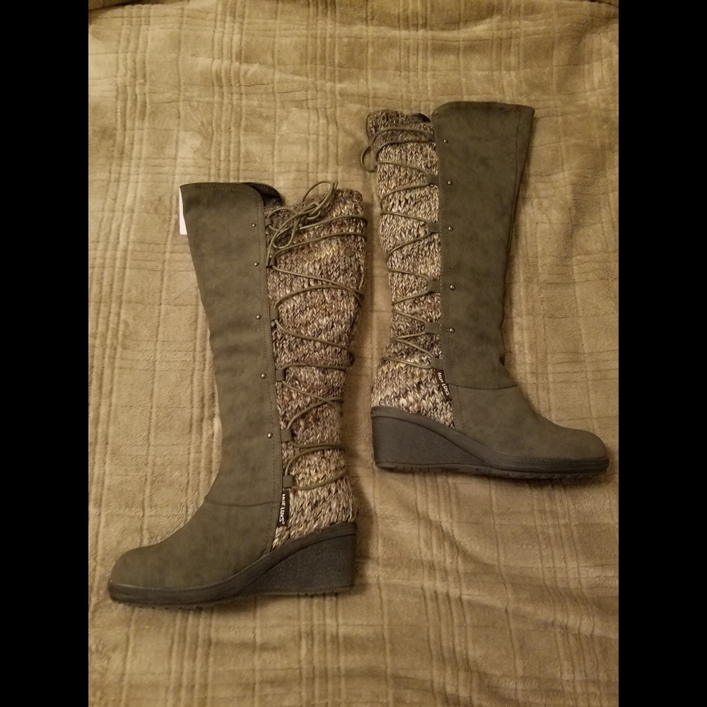 Muk Luks June Boots, Size 8